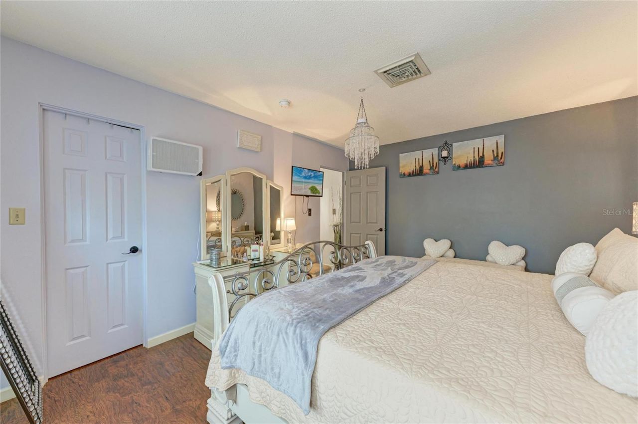 7236 Las Casas Dr , Sarasota, FL 34243 Photo