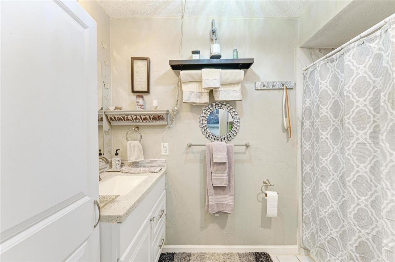 7236 Las Casas Dr , Sarasota, FL 34243 Photo