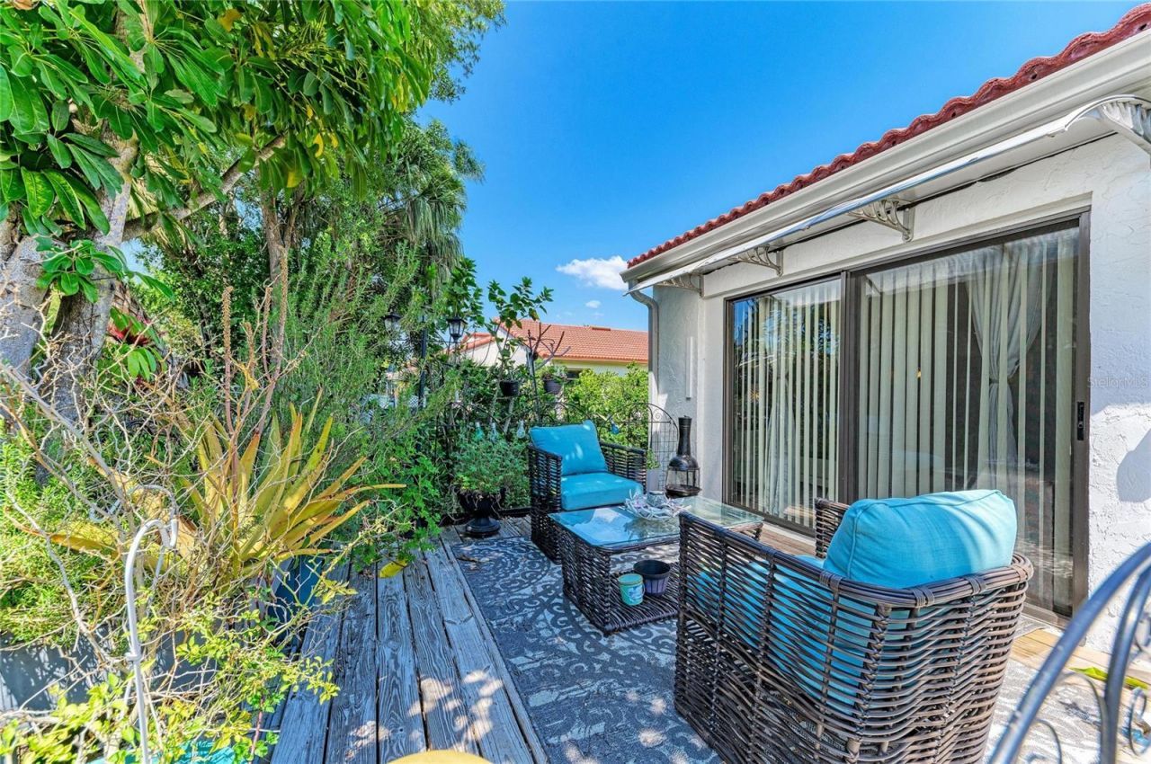 7236 Las Casas Dr , Sarasota, FL 34243 Photo