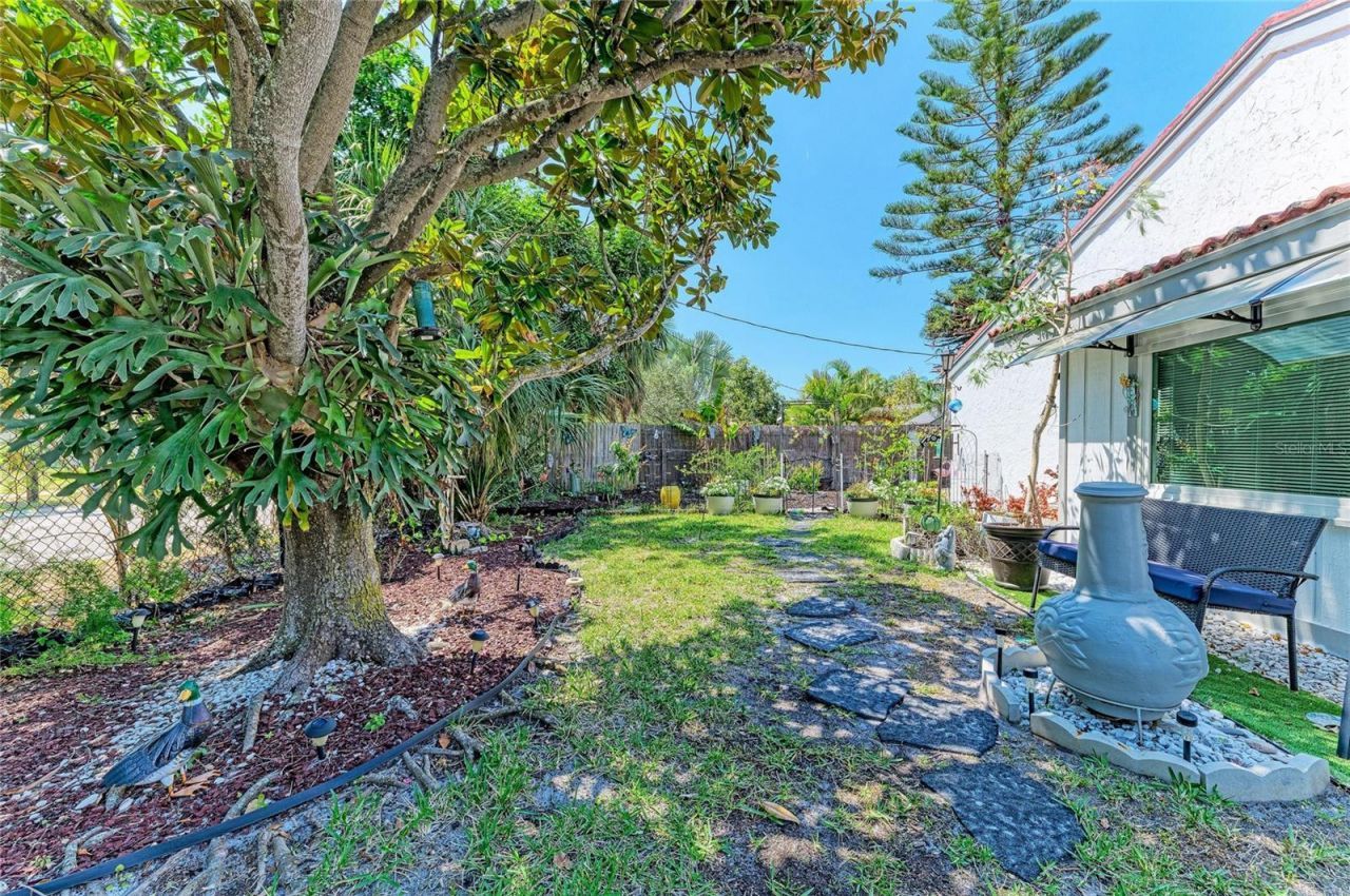 7236 Las Casas Dr , Sarasota, FL 34243 Photo