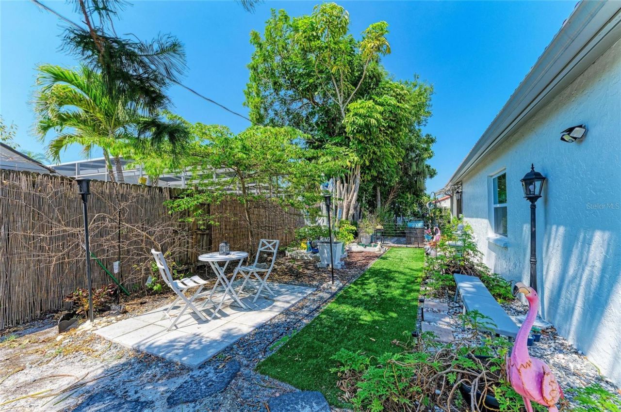 7236 Las Casas Dr , Sarasota, FL 34243 Photo