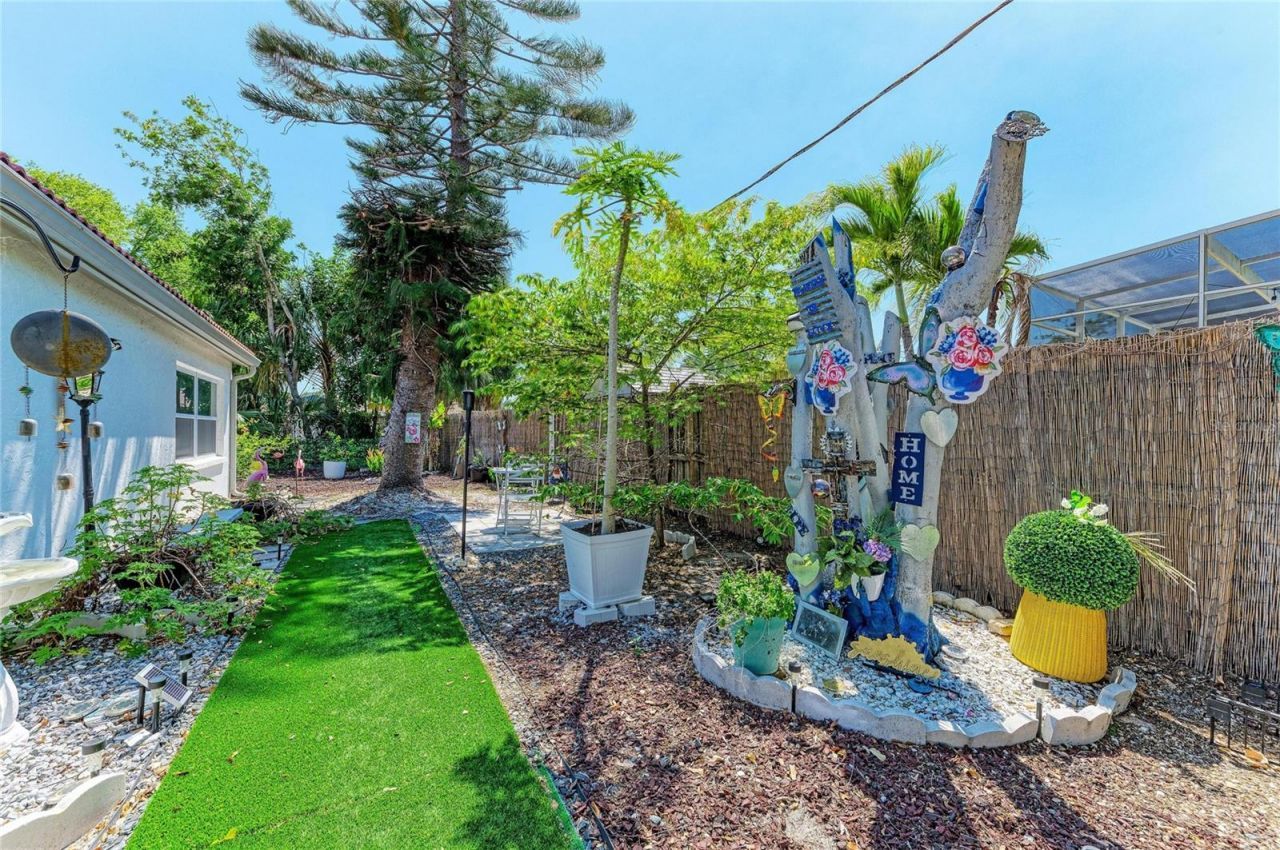 7236 Las Casas Dr , Sarasota, FL 34243 Photo