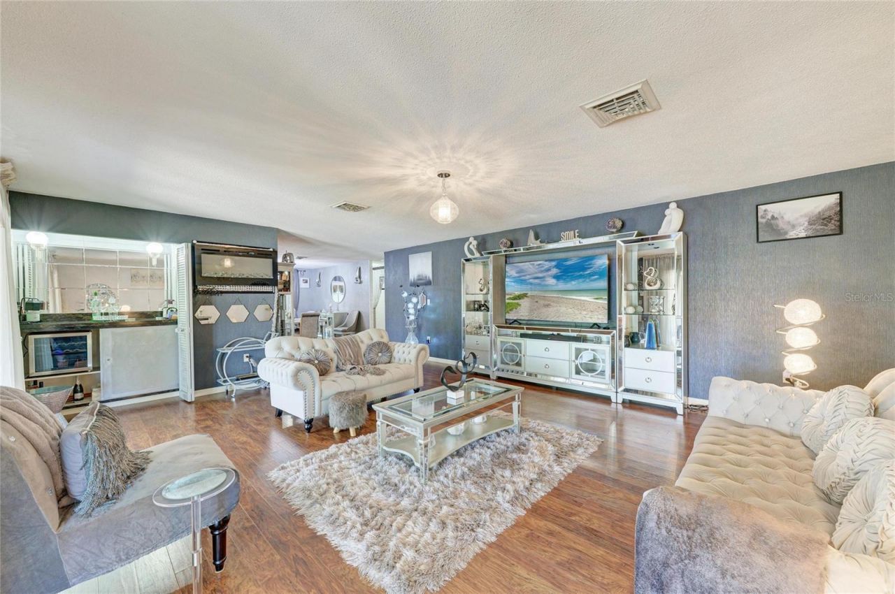 7236 Las Casas Dr , Sarasota, FL 34243 Photo