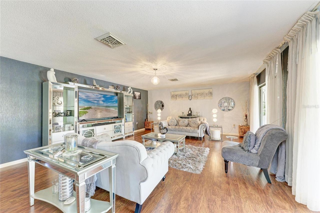 7236 Las Casas Dr , Sarasota, FL 34243 Photo