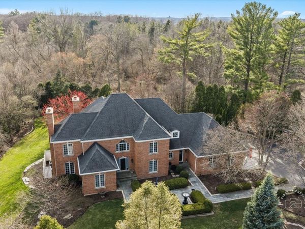 825 PERSIMMON Drive , St. Charles, IL 60174