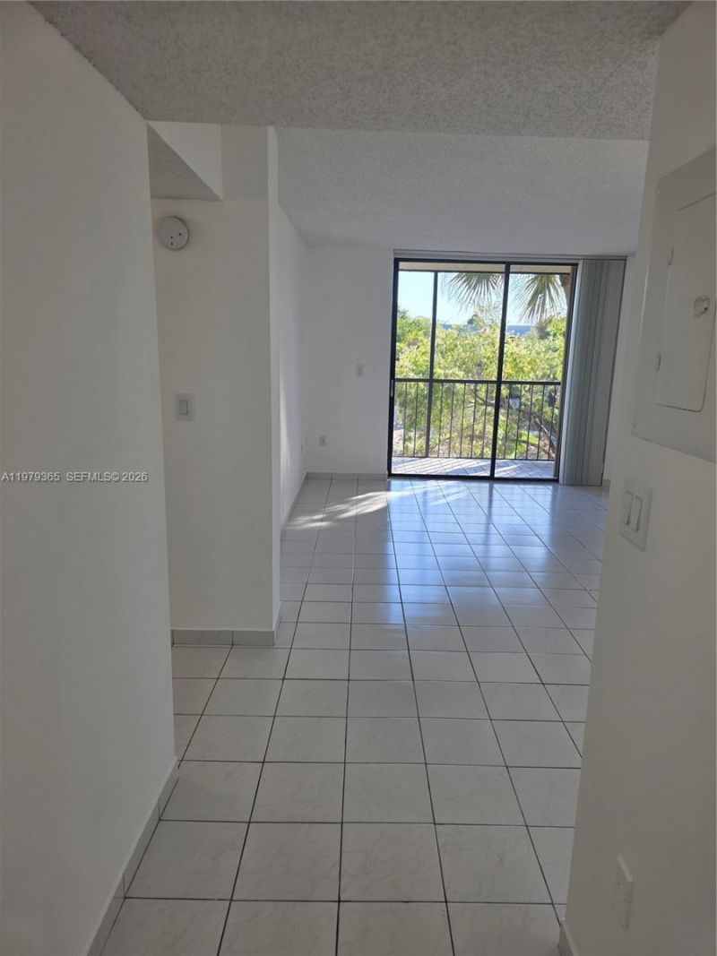 8015 SW 107th Ave, Unit 313, Miami, FL 33173 Photo