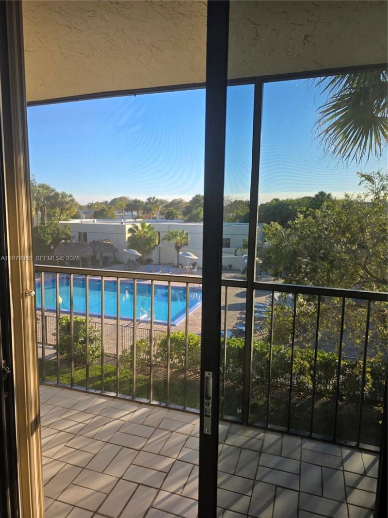 8015 SW 107th Ave , Unit 313, Miami, FL 33173 Photo