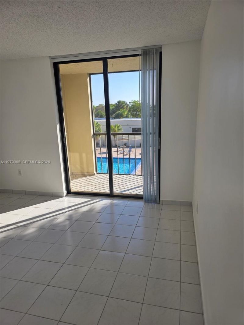 8015 SW 107th Ave, Unit 313, Miami, FL 33173 Photo