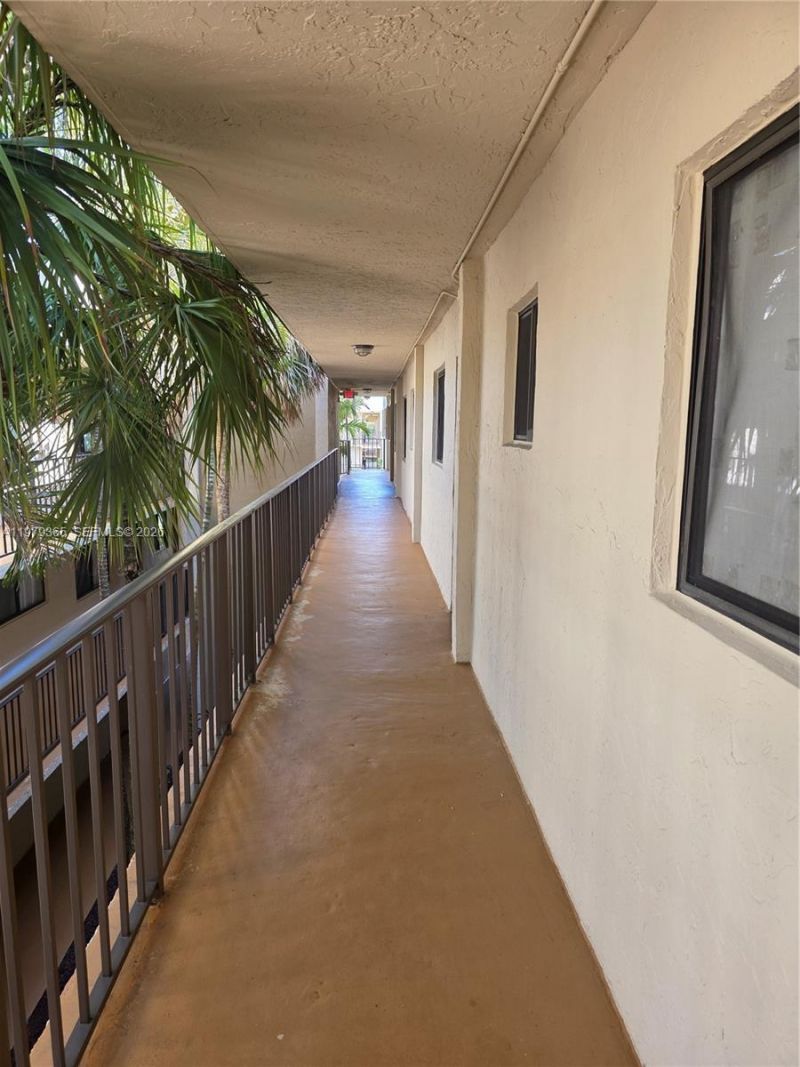 8015 SW 107th Ave, Unit 313, Miami, FL 33173 Photo