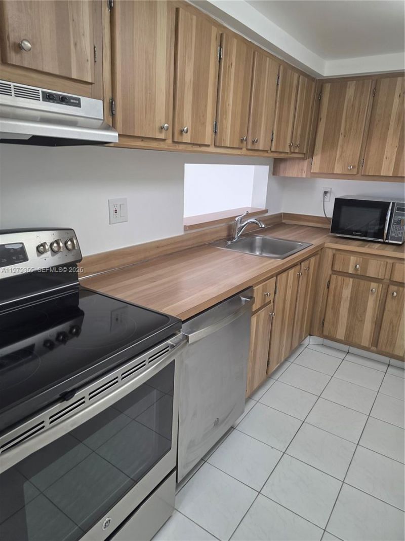 8015 SW 107th Ave , Unit 313, Miami, FL 33173 Photo