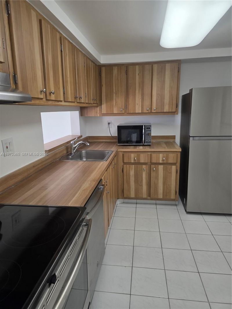 8015 SW 107th Ave, Unit 313, Miami, FL 33173 Photo