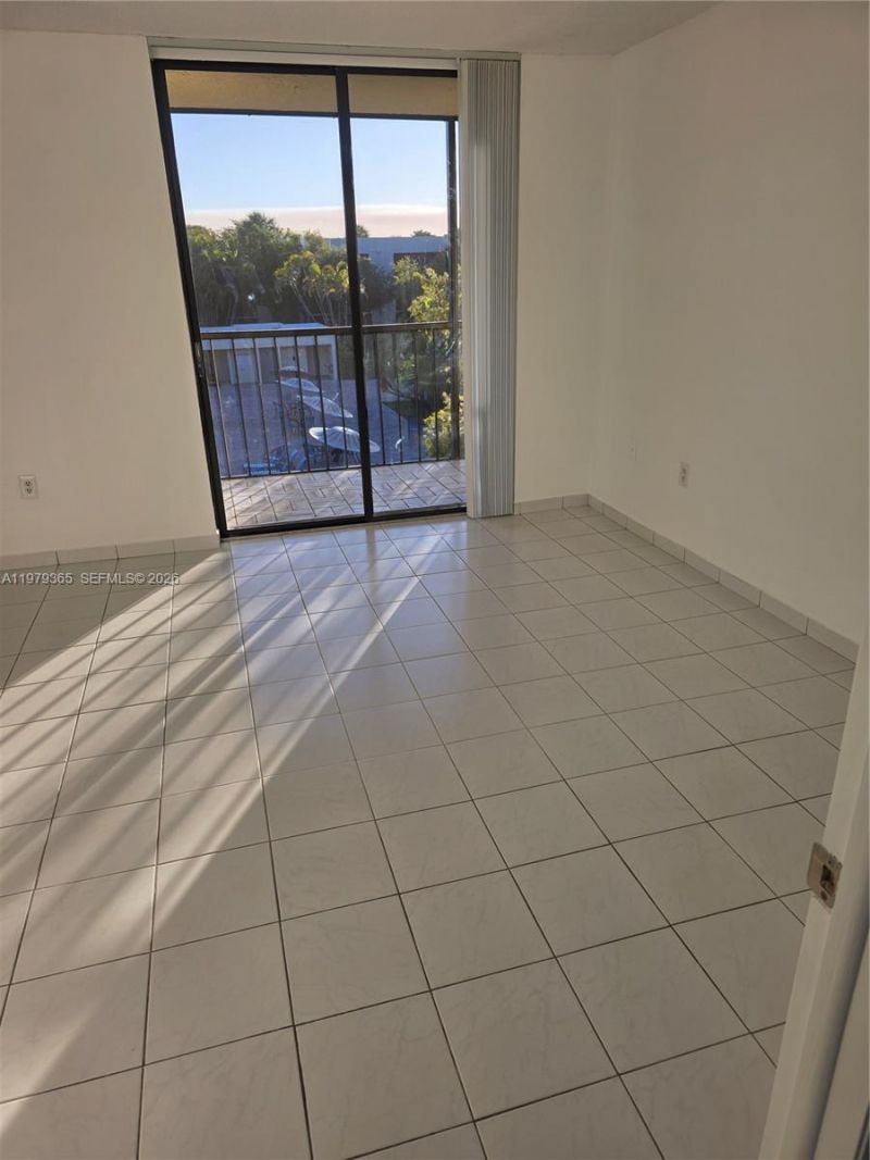 8015 SW 107th Ave , Unit 313, Miami, FL 33173 Photo