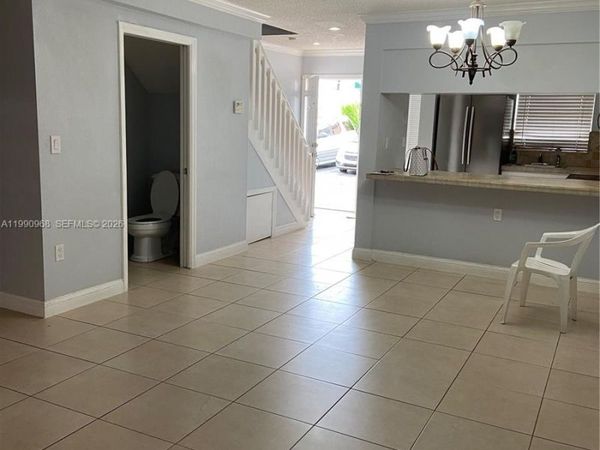 2367 W 74th St , Unit 103-2, Hialeah, FL 33016