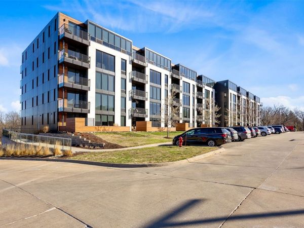 1 University Way , Unit 406, Iowa City, IA 52246