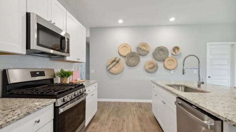 604 Runaway Train Dr  Photo 8