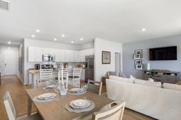 600 Runaway Train Dr photo 4