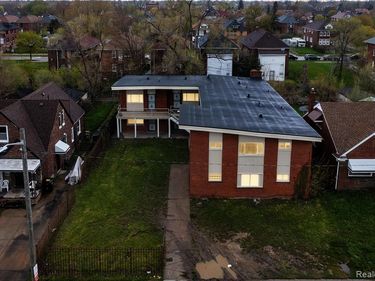 4234 W Davison , Detroit, MI 48238