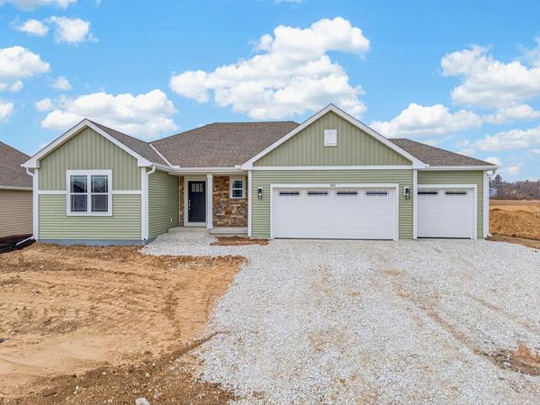 925 Cardinal LANE, Mukwonago, WI 53149