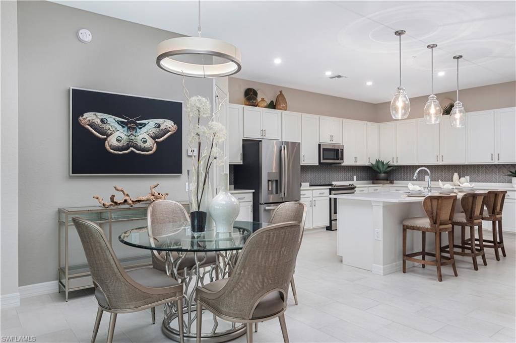315 Indies Dr W, Unit 202, Naples, FL 34114 Photo