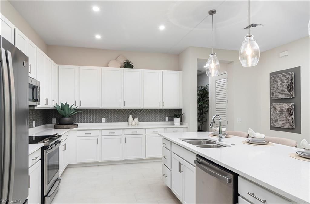 315 Indies Dr W, Unit 202, Naples, FL 34114 Photo