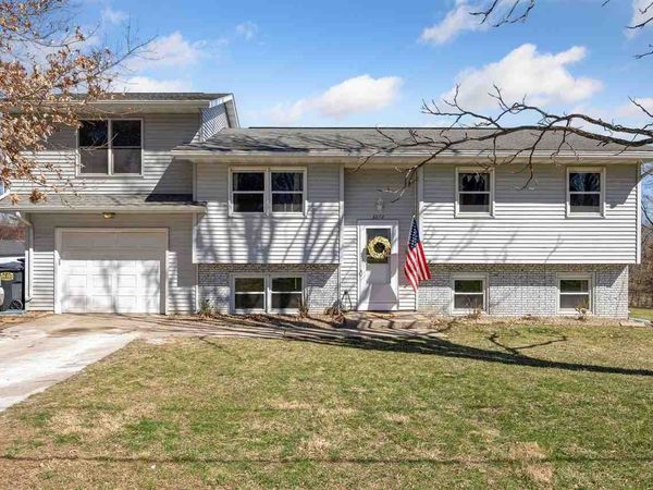 3272 Coral Ave NE, Solon, IA 52333