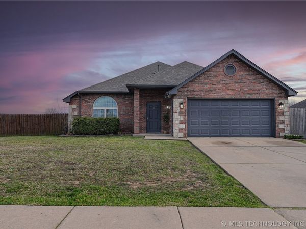 3309 E Irvington Street, Broken Arrow, OK 74014