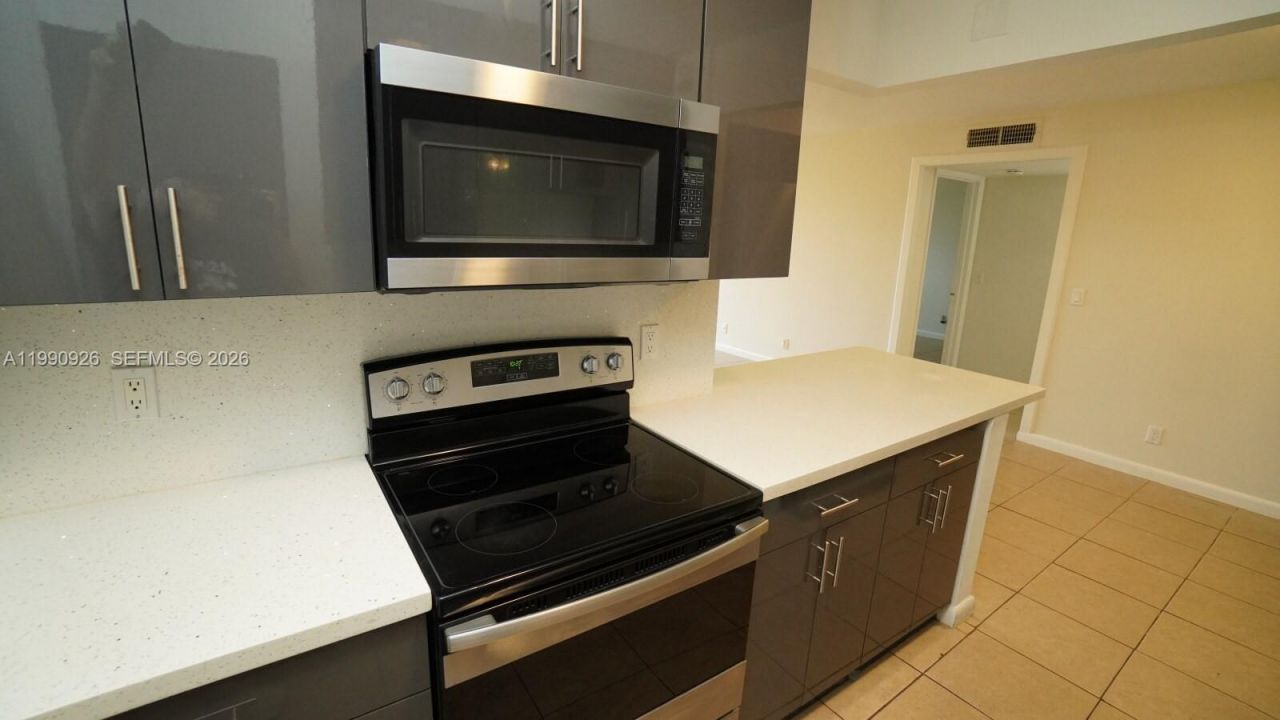 10701 Cleary Blvd , Unit 102, Plantation, FL 33324 Photo