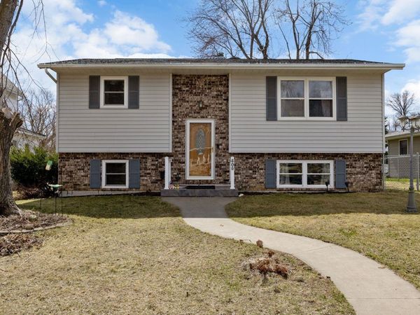 805 SW 4th Avenue, Cascade, IA 52033
