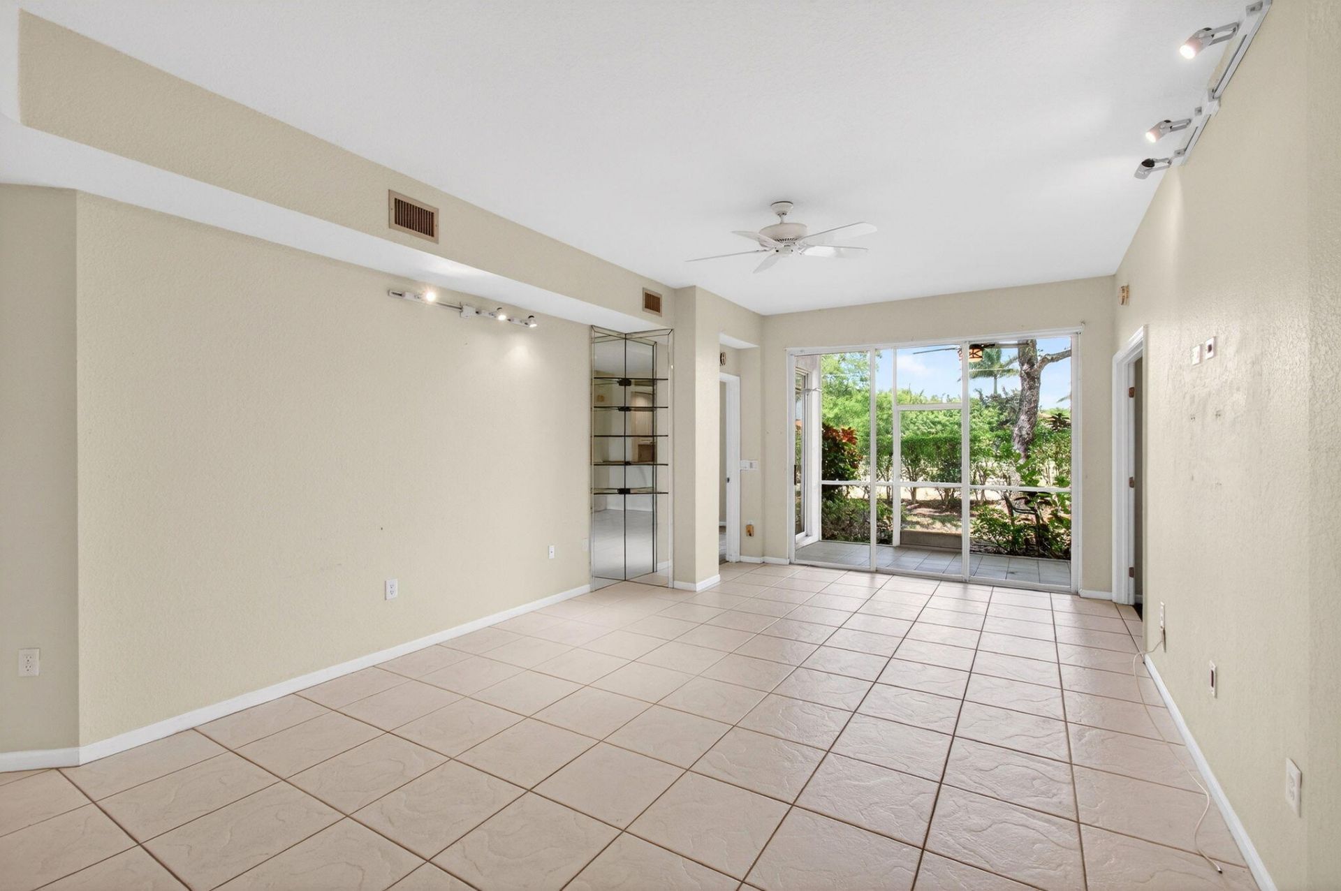 12468 Crystal Pointe Drive, Unit 102, Boynton Beach, FL 33437 Photo