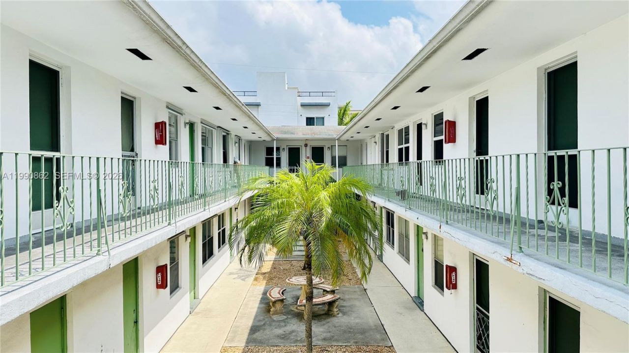 1824 Monroe St, Unit 11, Hollywood, FL 33020 Photo