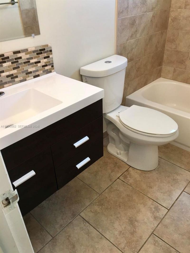 1824 Monroe St , Unit 11, Hollywood, FL 33020 Photo