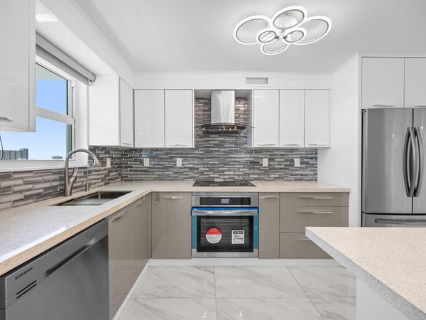 137 Golden Isles Drive, Unit 914, Hallandale Beach, FL 33009