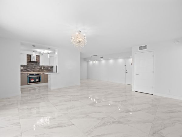 137 Golden Isles Drive, Unit 914, Hallandale Beach, FL 33009