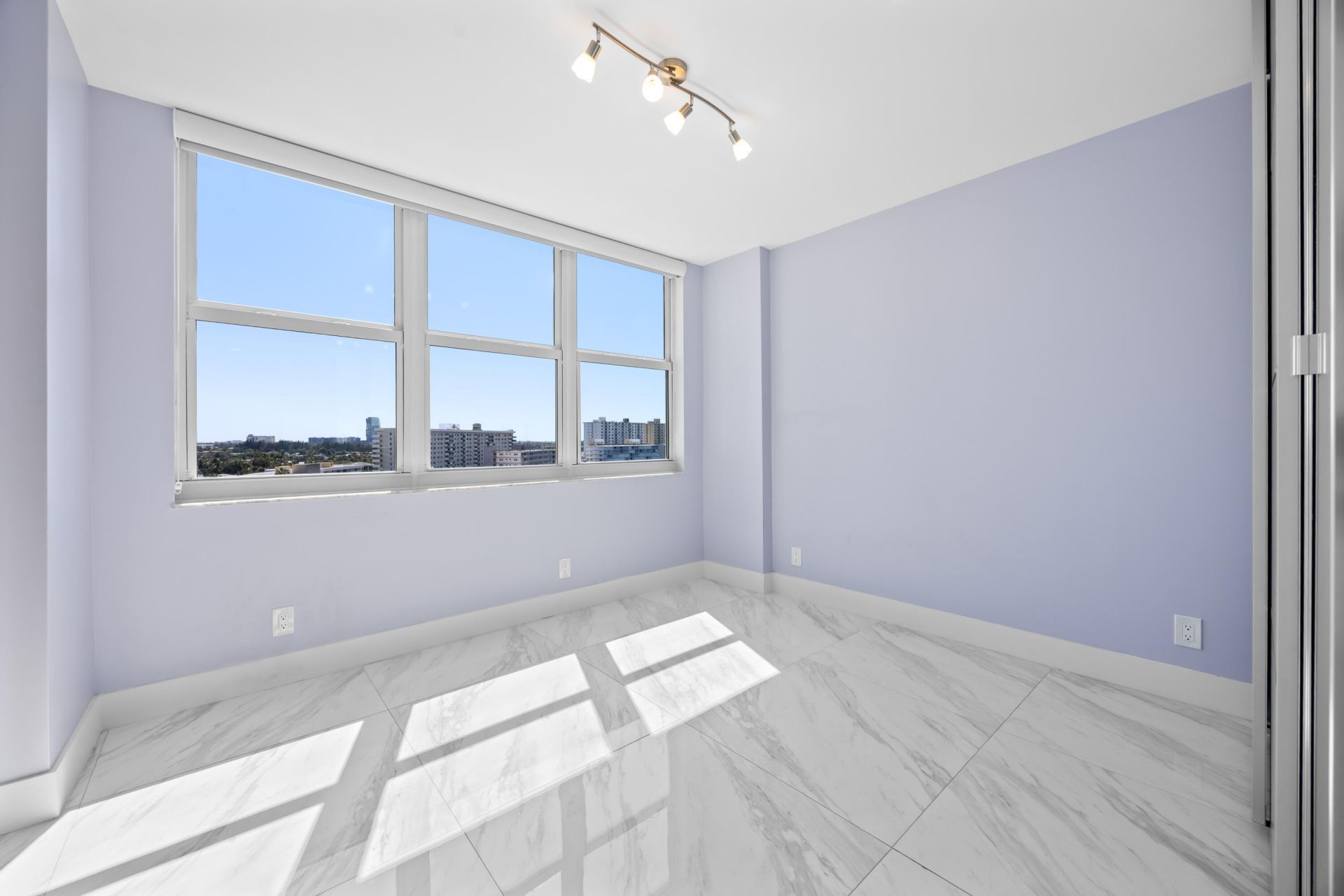 137 Golden Isles Drive, Unit 914, Hallandale Beach, FL 33009 Photo