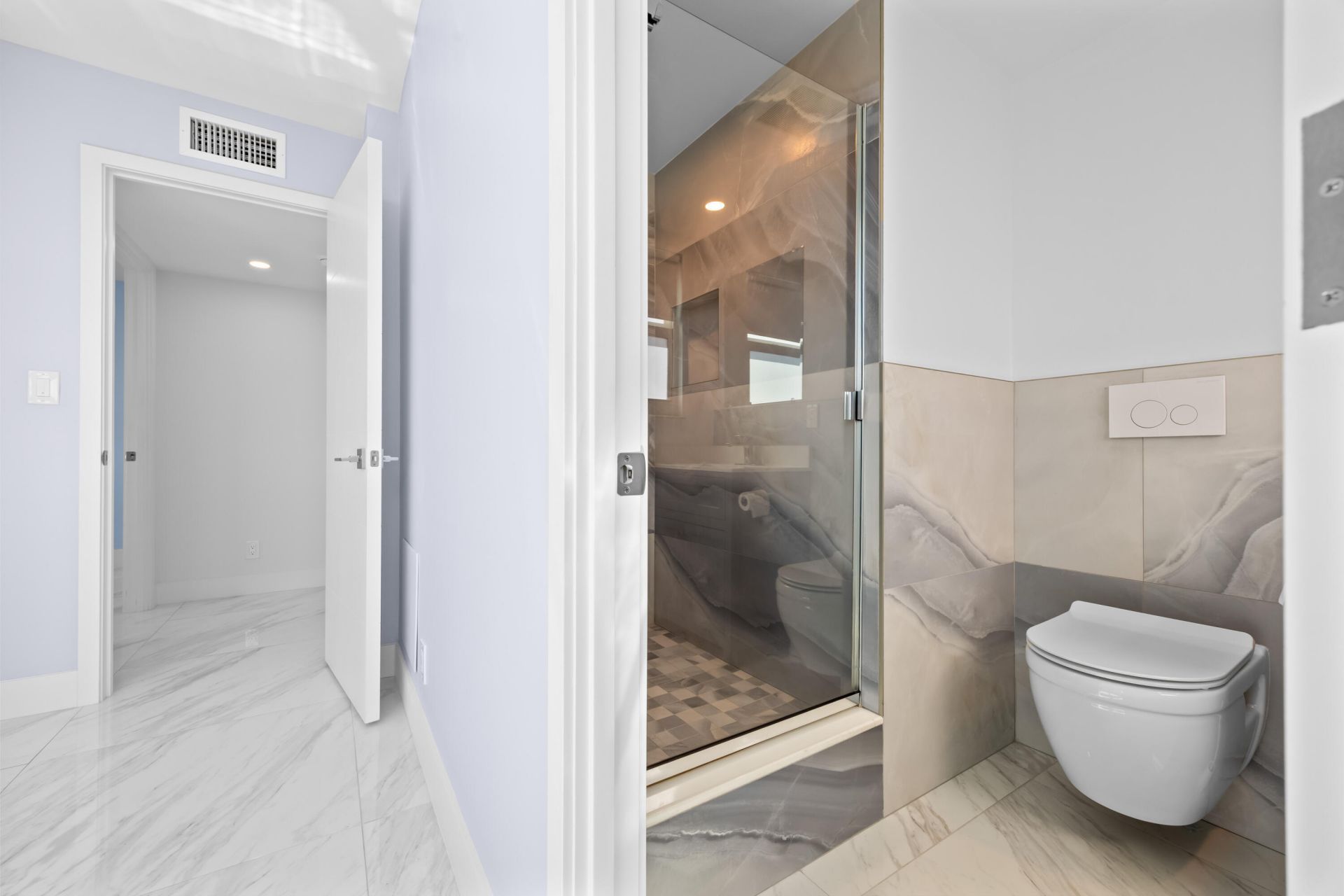 137 Golden Isles Drive, Unit 914, Hallandale Beach, FL 33009 Photo