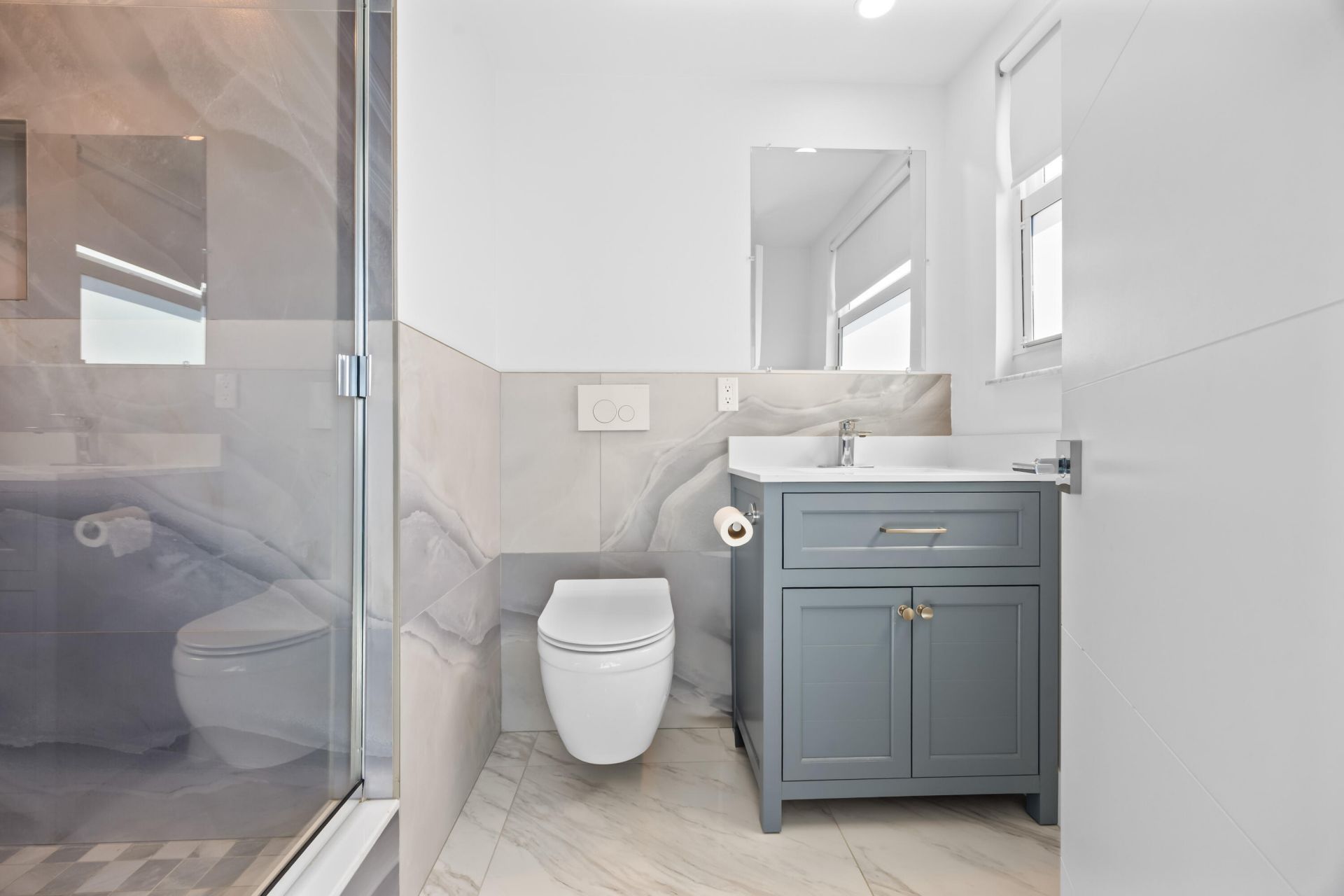 137 Golden Isles Drive, Unit 914, Hallandale Beach, FL 33009 Photo