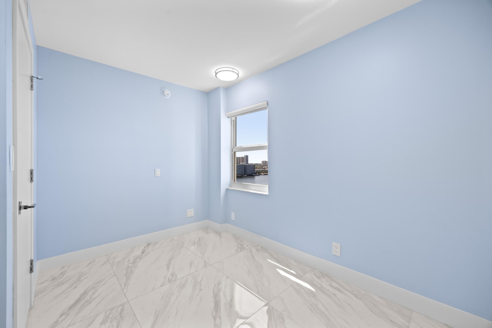 137 Golden Isles Drive, Unit 914, Hallandale Beach, FL 33009 Photo