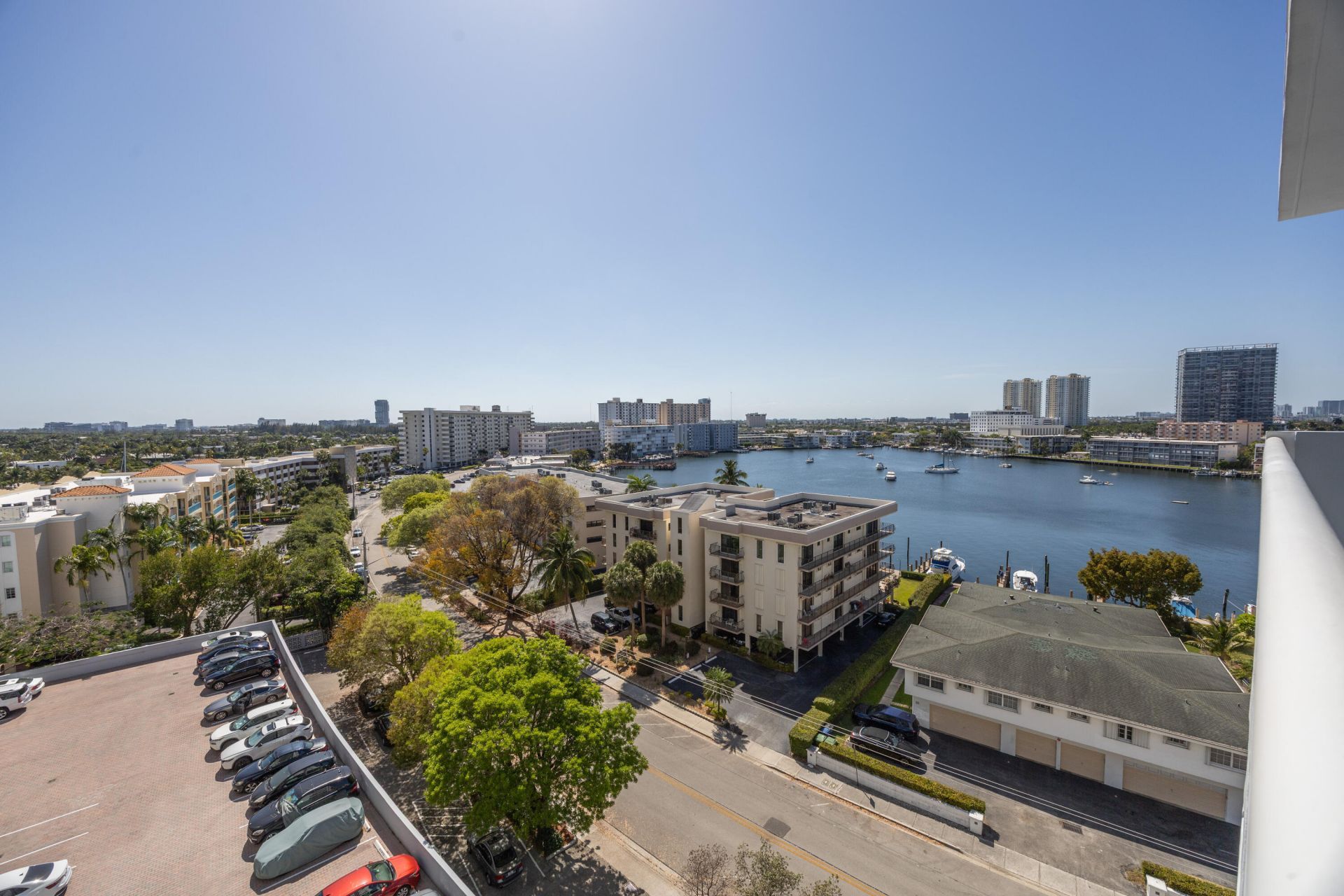 137 Golden Isles Drive, Unit 914, Hallandale Beach, FL 33009 Photo