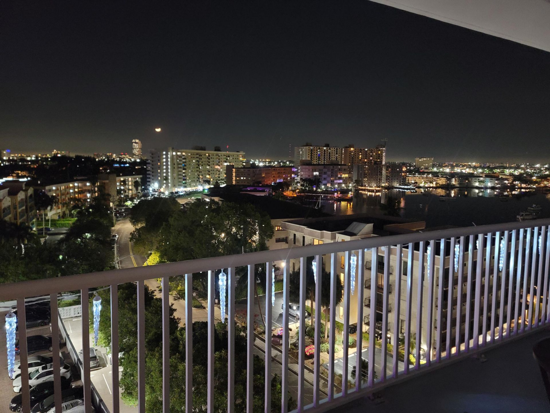 137 Golden Isles Drive, Unit 914, Hallandale Beach, FL 33009 Photo