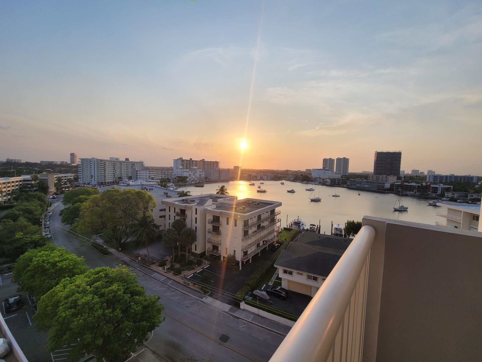 137 Golden Isles Drive, Unit 914, Hallandale Beach, FL 33009 Photo