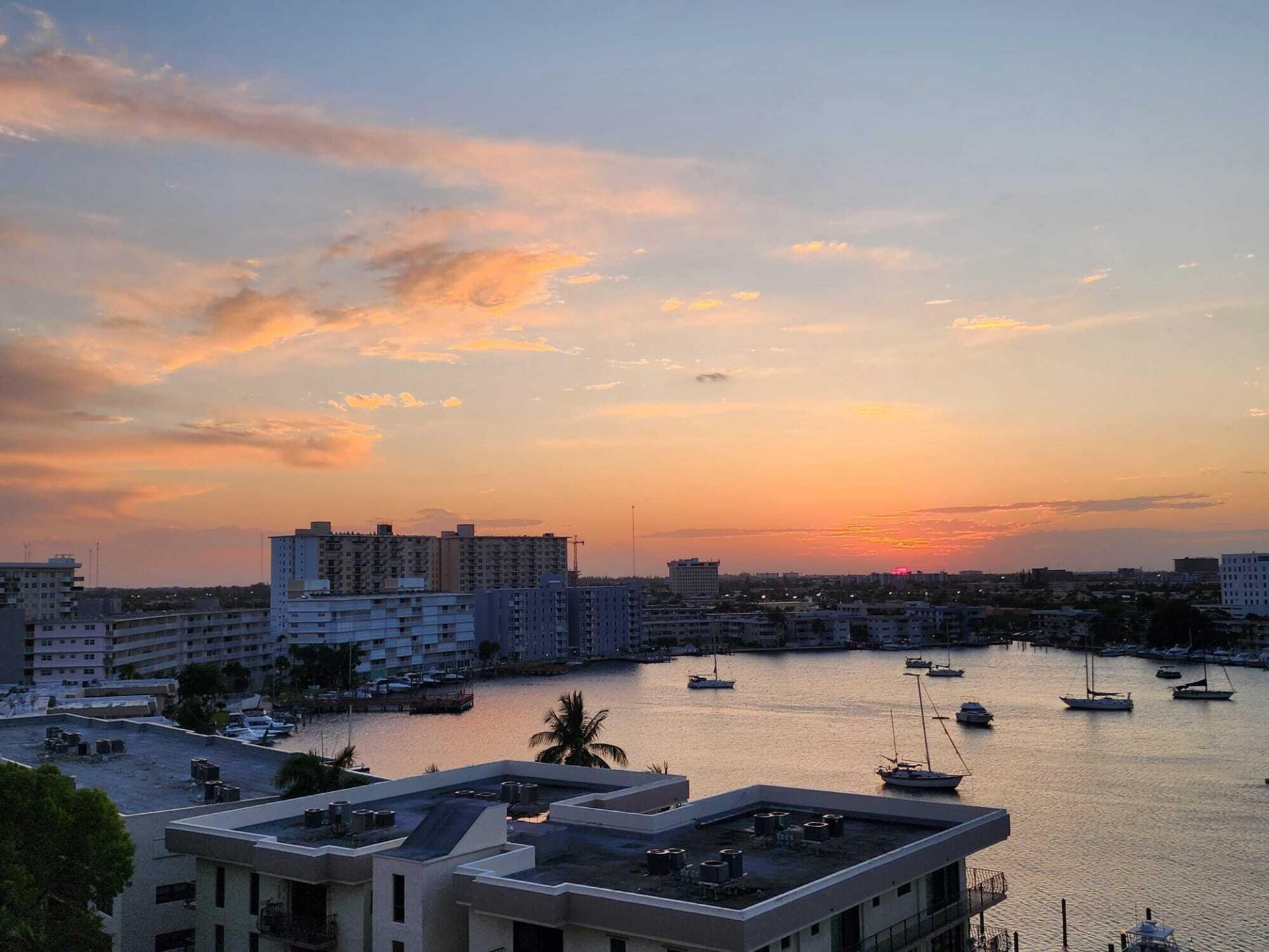 137 Golden Isles Drive, Unit 914, Hallandale Beach, FL 33009 Photo