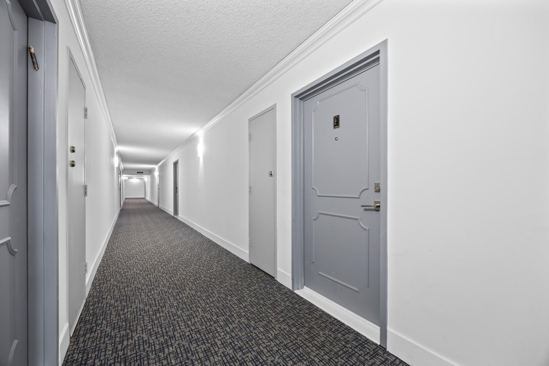 137 Golden Isles Drive, Unit 914, Hallandale Beach, FL 33009 Photo