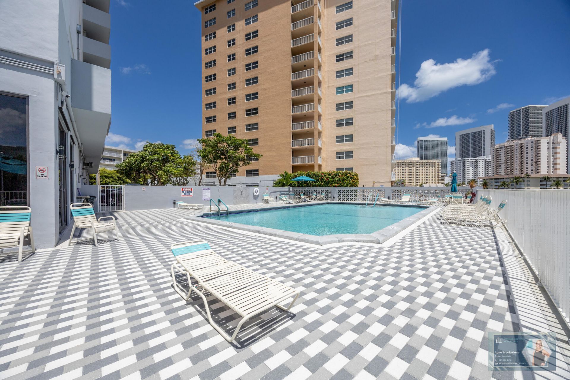 137 Golden Isles Drive, Unit 914, Hallandale Beach, FL 33009 Photo