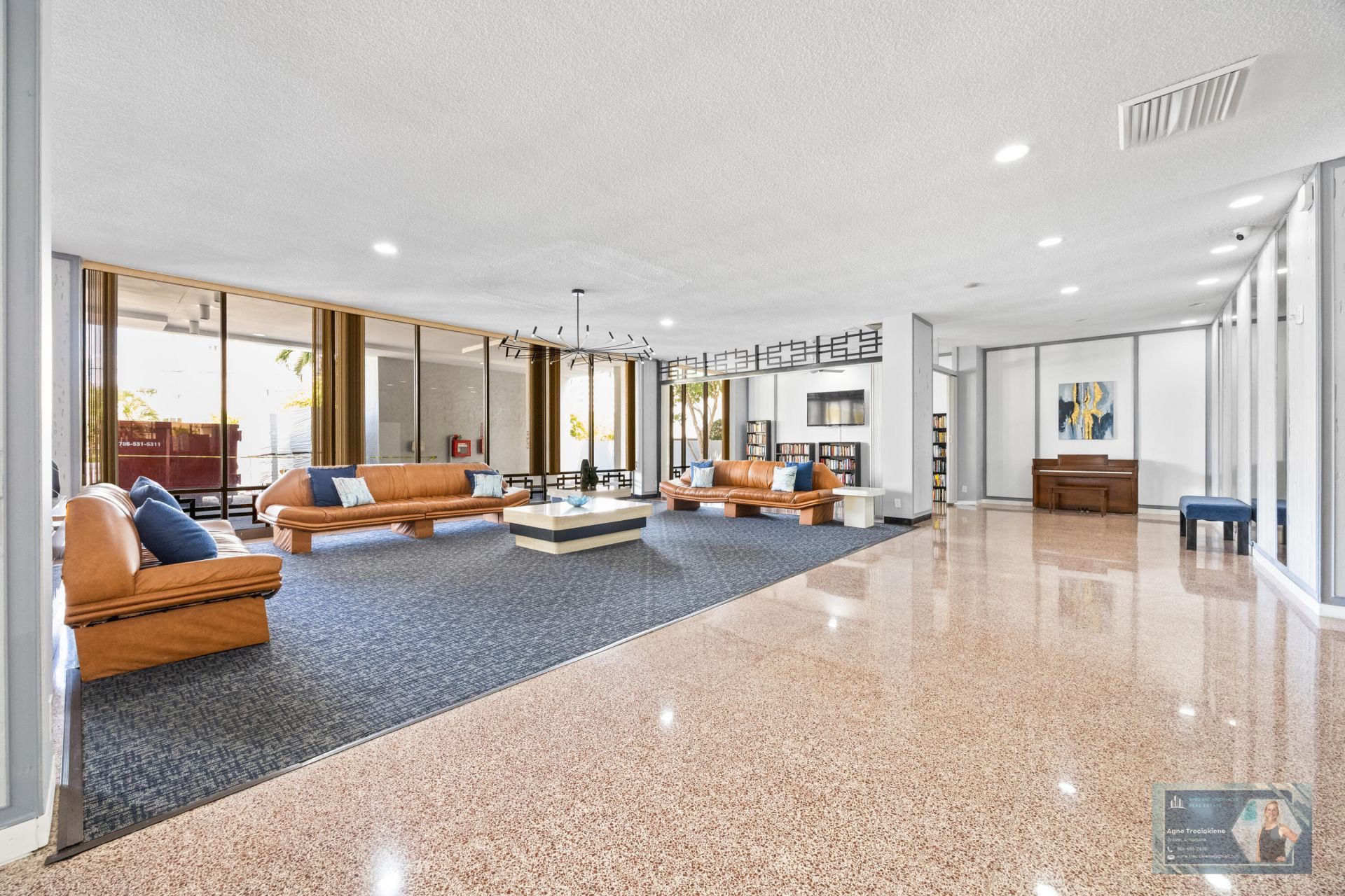 137 Golden Isles Drive, Unit 914, Hallandale Beach, FL 33009 Photo