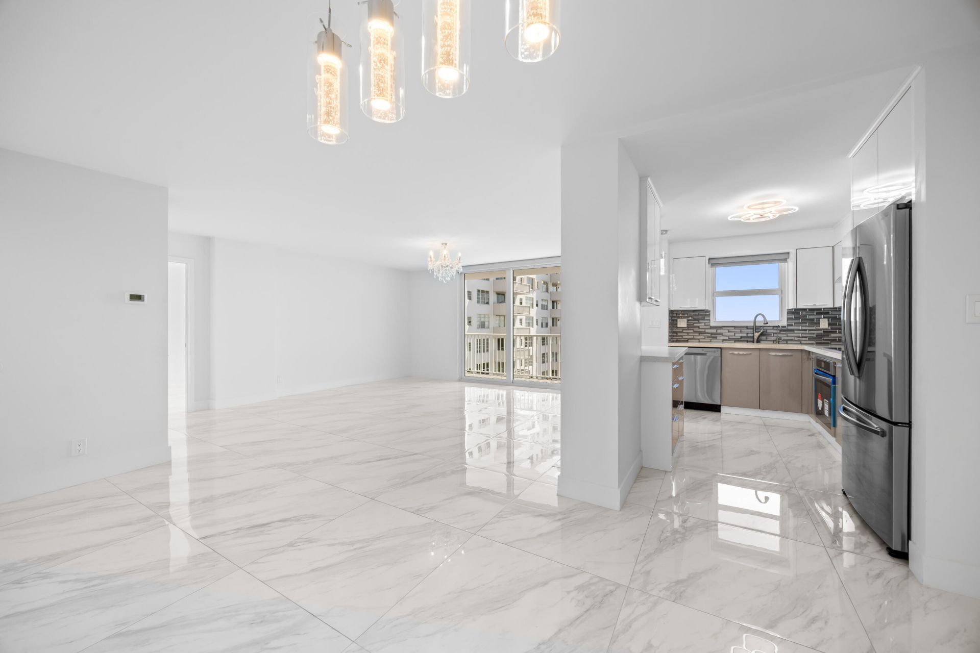 137 Golden Isles Drive, Unit 914, Hallandale Beach, FL 33009 Photo