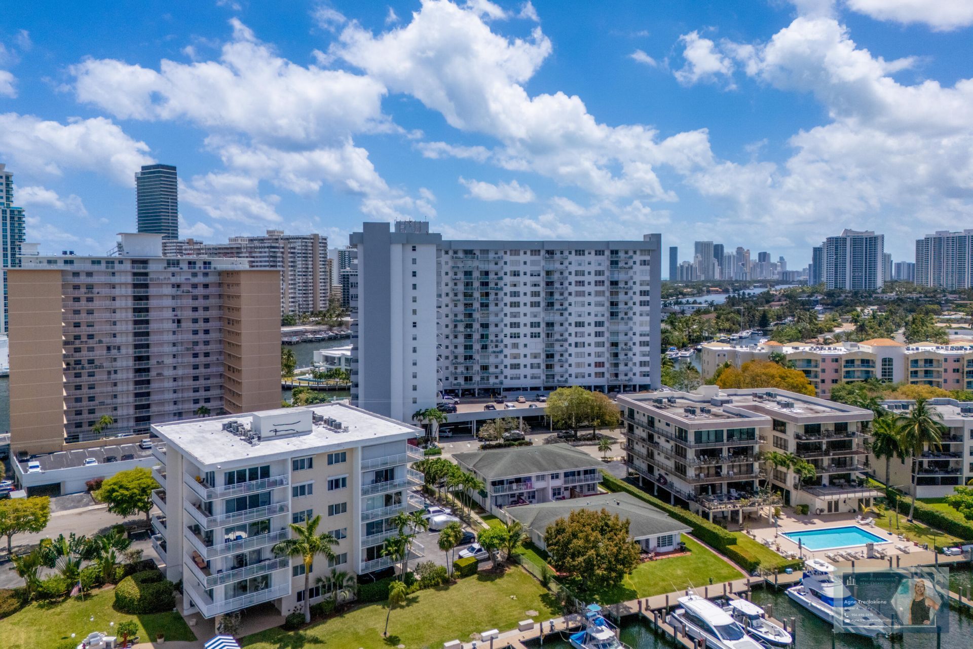 137 Golden Isles Drive, Unit 914, Hallandale Beach, FL 33009 Photo