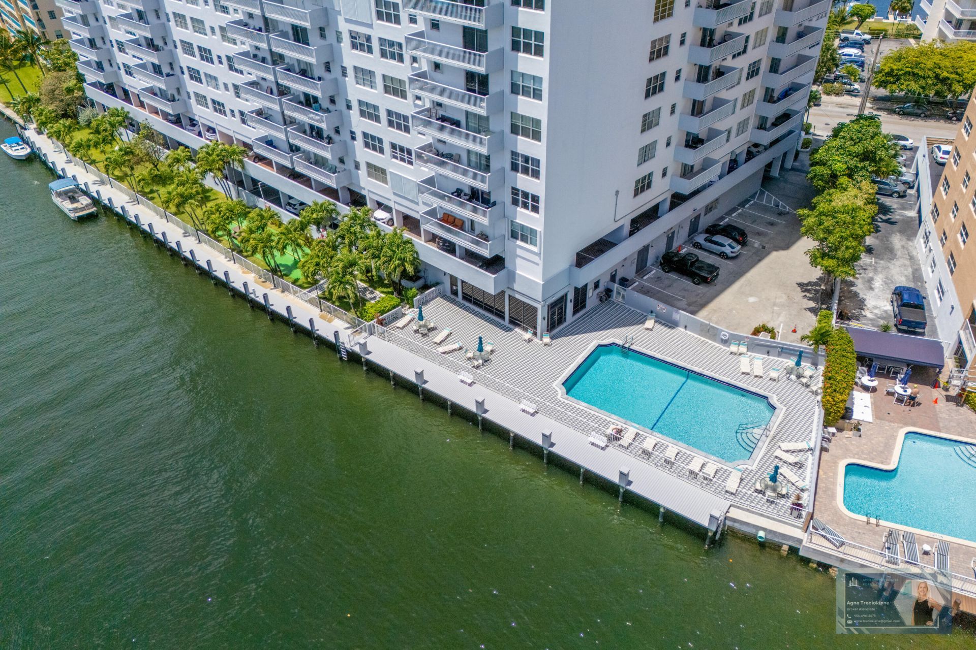 137 Golden Isles Drive, Unit 914, Hallandale Beach, FL 33009 Photo