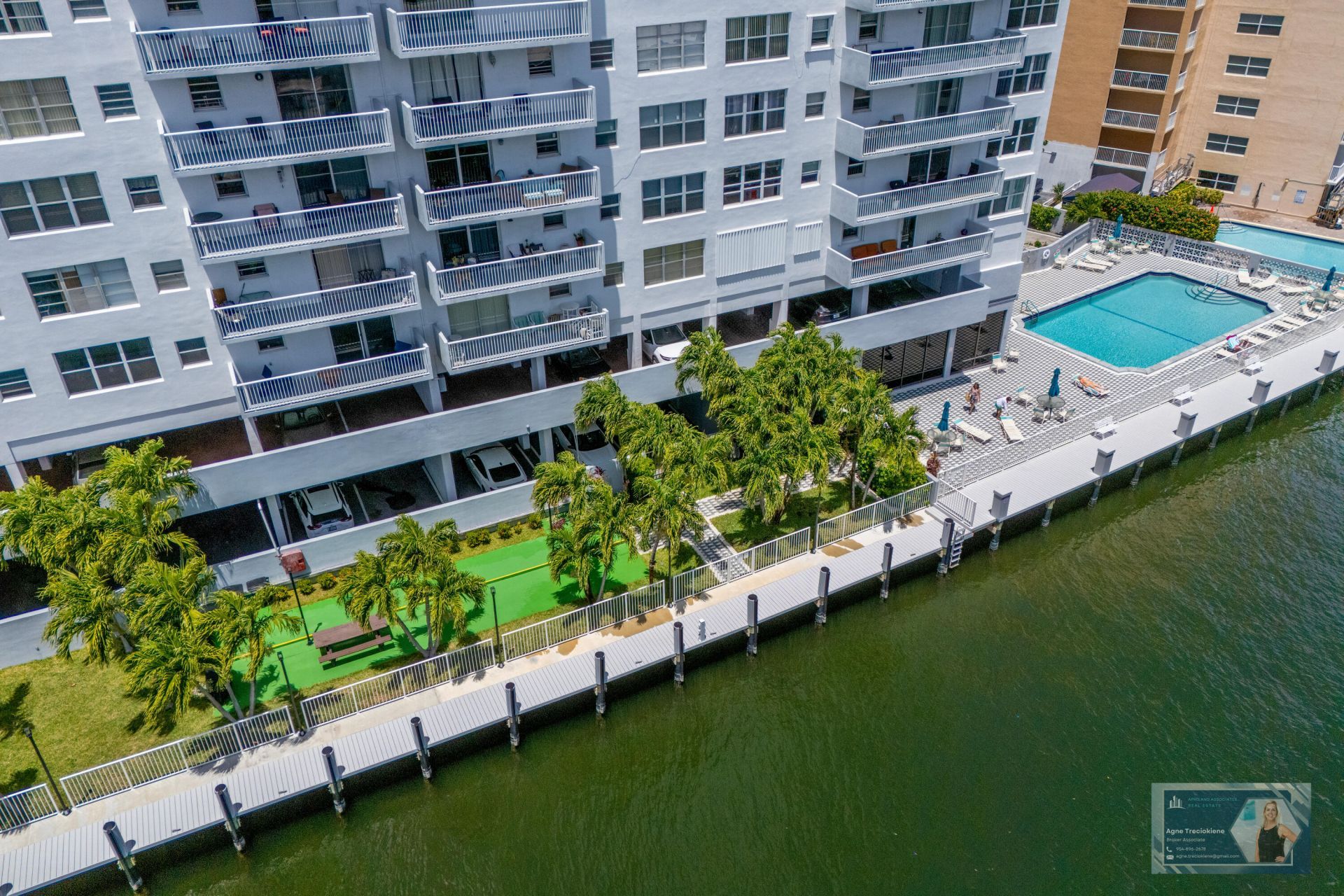 137 Golden Isles Drive, Unit 914, Hallandale Beach, FL 33009 Photo
