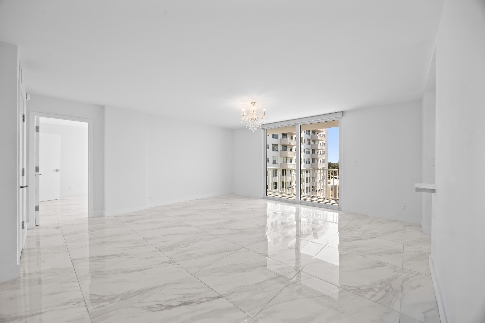 137 Golden Isles Drive, Unit 914, Hallandale Beach, FL 33009 Photo