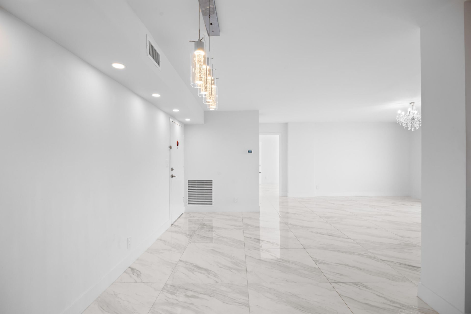 137 Golden Isles Drive, Unit 914, Hallandale Beach, FL 33009 Photo